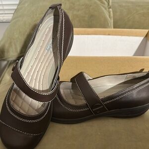 Brown Leather Slip-On Loafers with Cushioned Collar